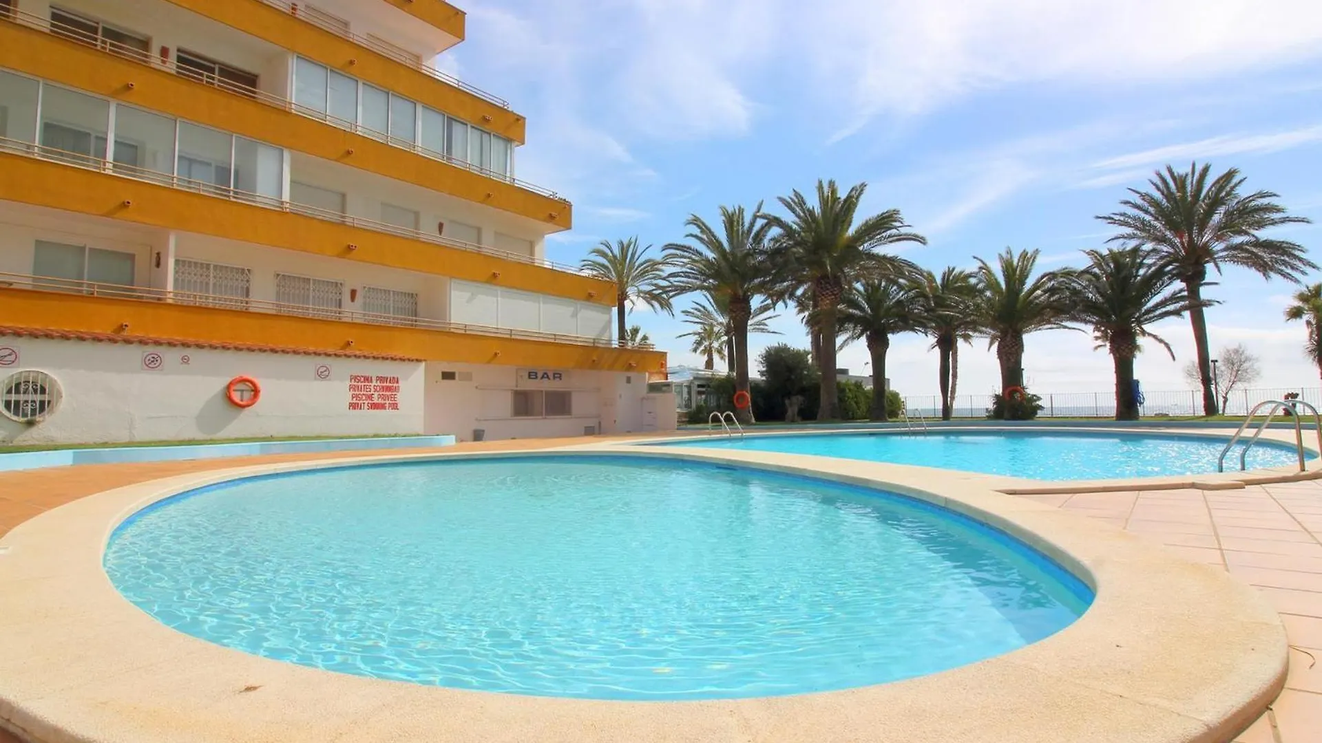 Holiday Center 2303 Apartamento En Primera Linea De Mar Y Con Piscina En Santa Margarita Roses Apartman