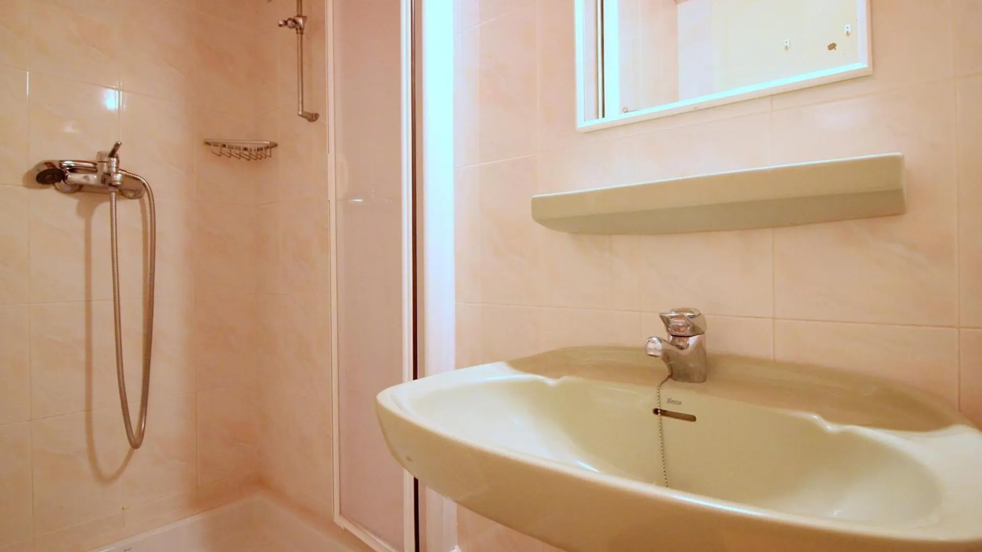 Holiday Center 2303 Apartamento En Primera Linea De Mar Y Con Piscina En Santa Margarita Roses Spanyolország