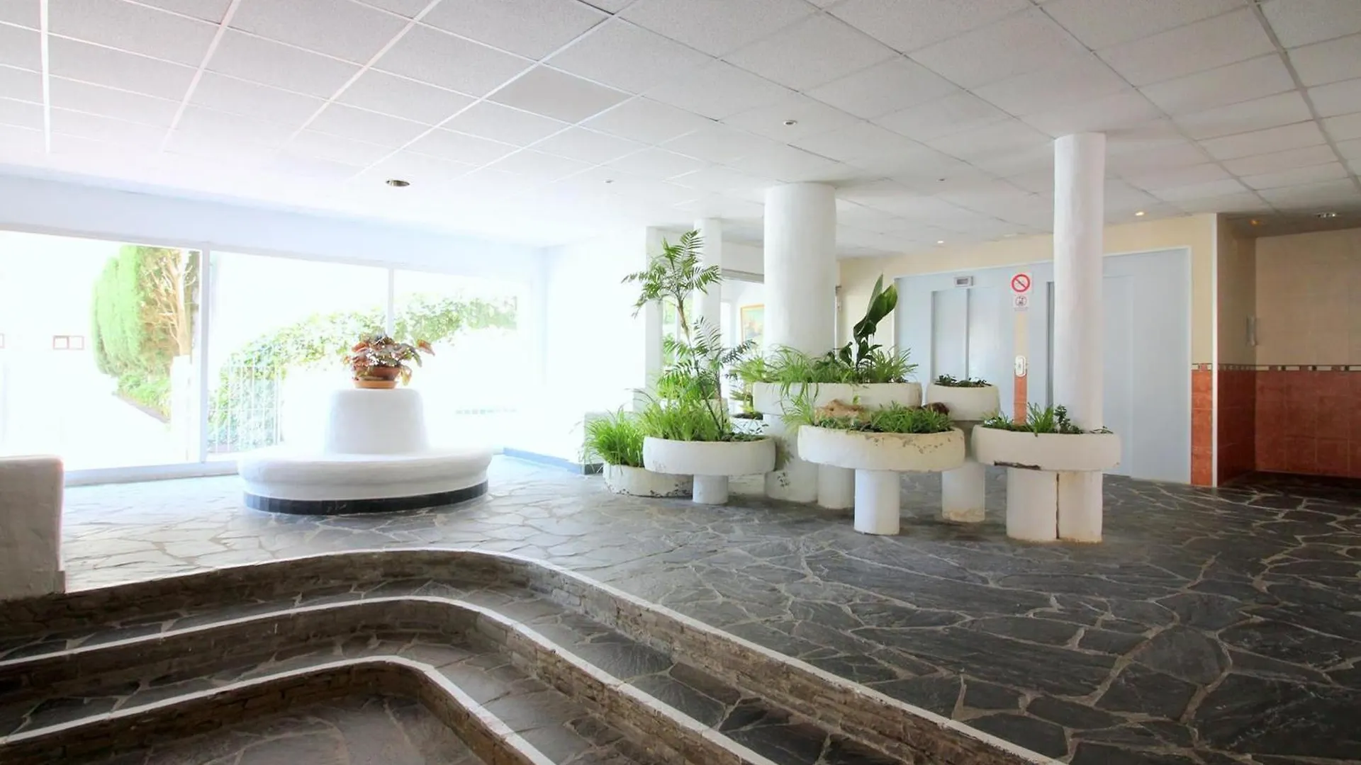Holiday Center 2303 Apartamento En Primera Linea De Mar Y Con Piscina En Santa Margarita 罗萨斯 0*,