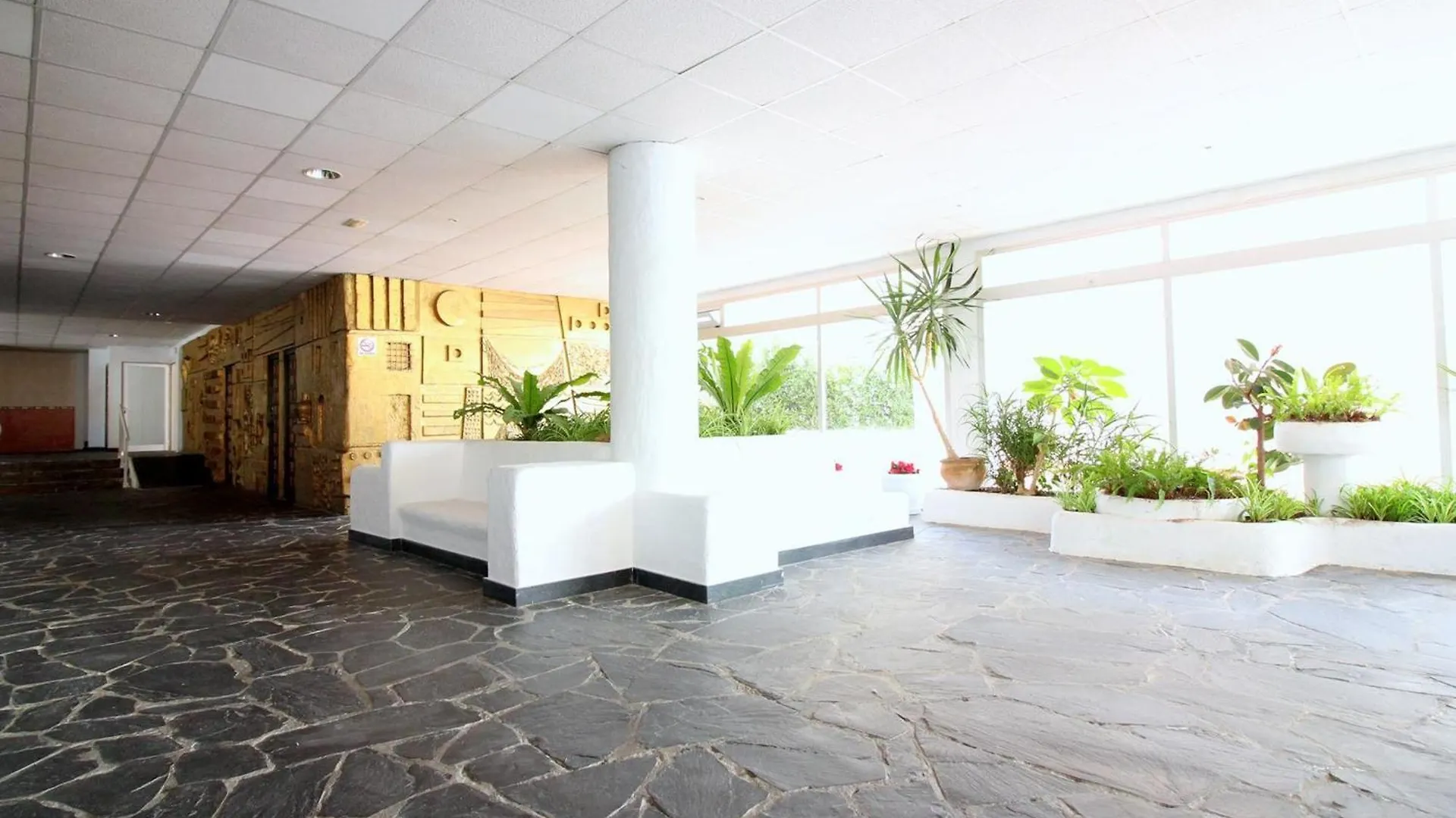 Apartman Holiday Center 2303 Apartamento En Primera Linea De Mar Y Con Piscina En Santa Margarita Roses