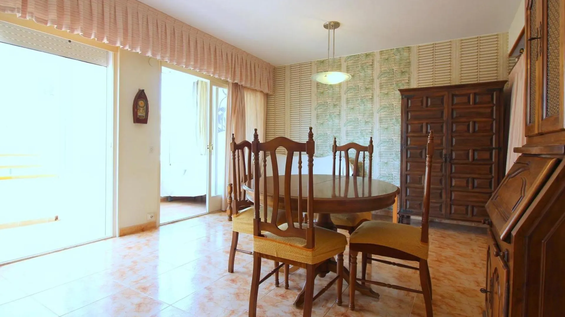 Apartman Holiday Center 2303 Apartamento En Primera Linea De Mar Y Con Piscina En Santa Margarita Roses Spanyolország