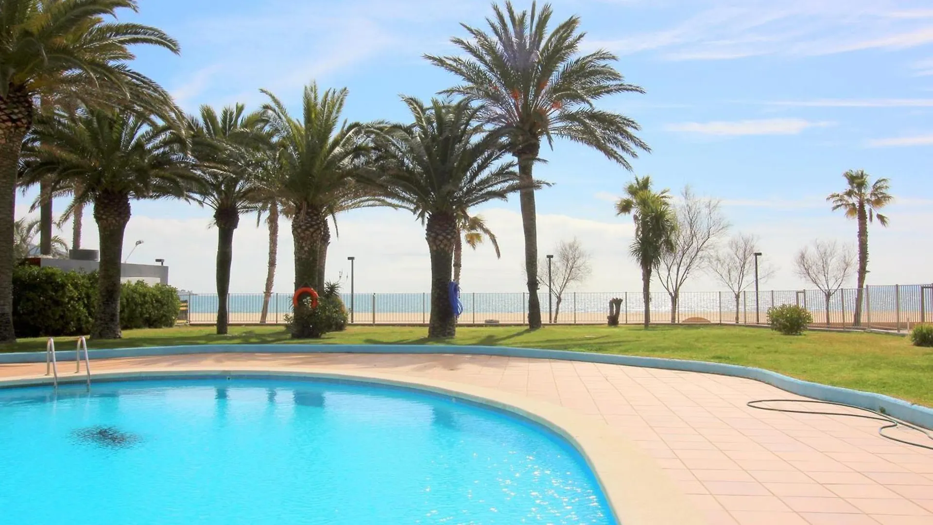 Holiday Center 2303 Apartamento En Primera Linea De Mar Y Con Piscina En Santa Margarita Roses